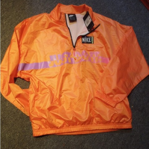 NIKE Just Do It Windbreaker. Pullover. OFFERS WELCOMED. Pit to Pit is 26”: - Picture 2 of 6